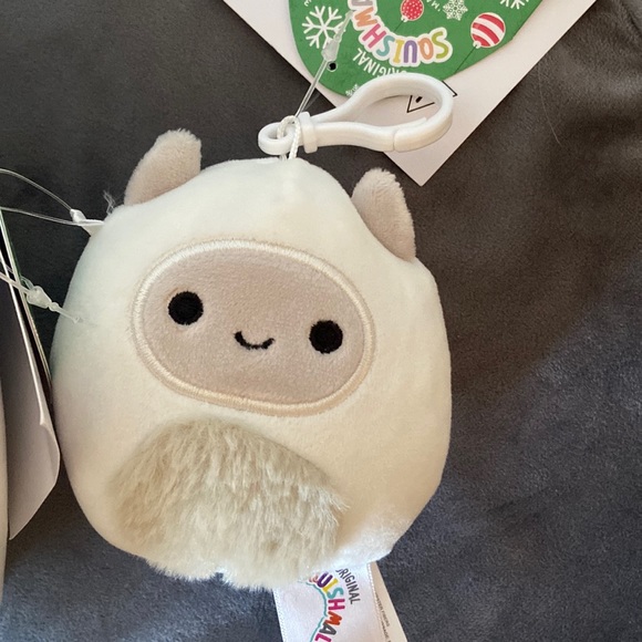 Amleth holiday 8 inch clip duo squishmallow winter yeti - Picture 3 of 6